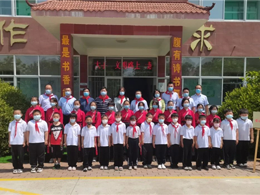 hjc黄金城物业举行爱心助学捐赠揭牌仪式