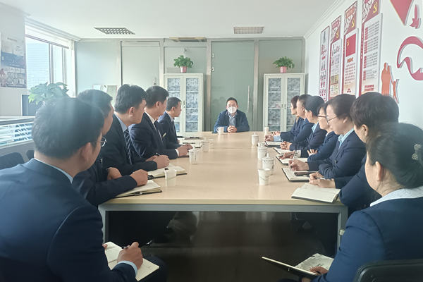 hjc黄金城物业集团董事长熊新发一行到潍坊公司视察指导工作